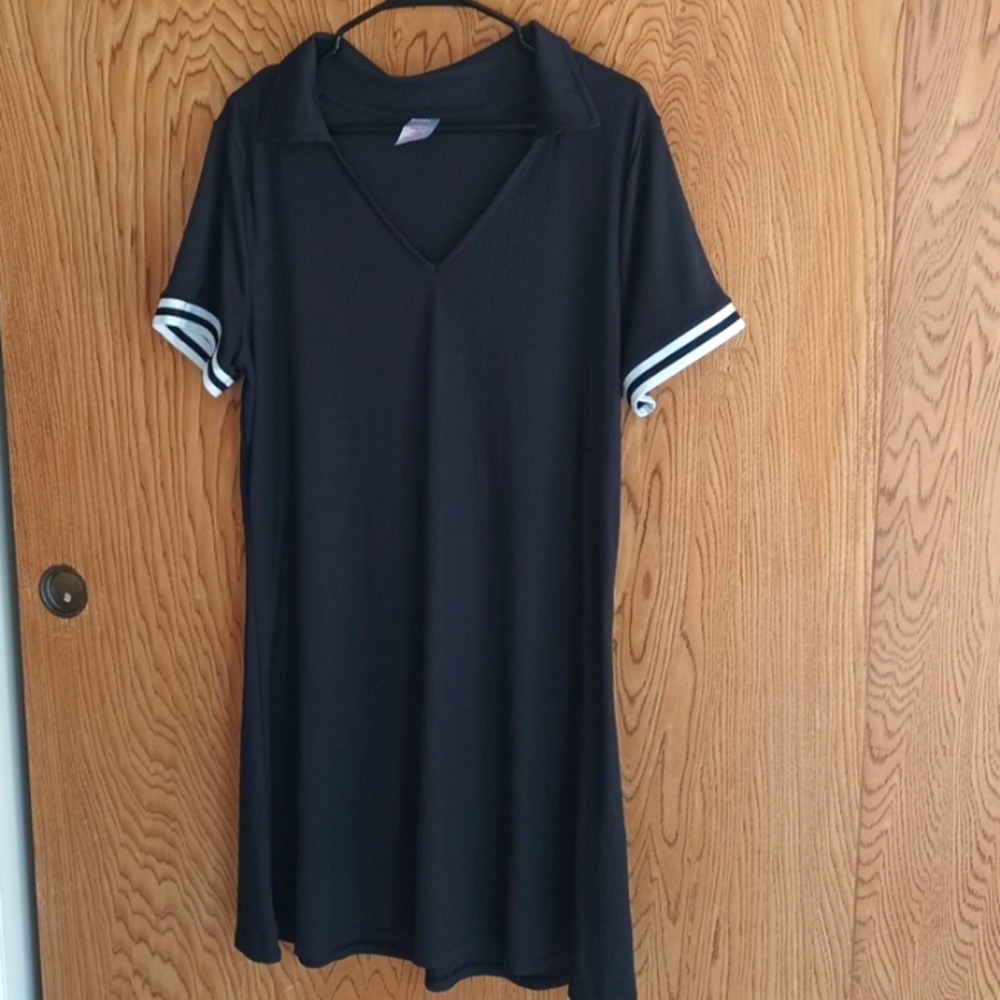 No Boundaries Women's Sporty midi dress for Casual activities.